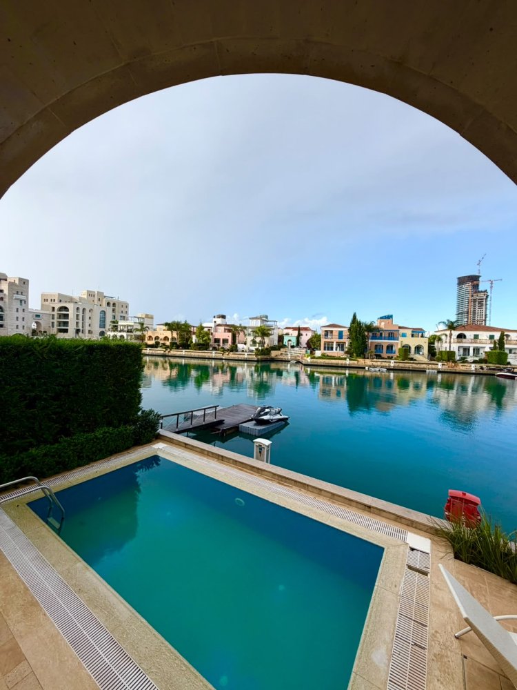 4 bedrooms Villa in Limassol, Cyprus No. 62713