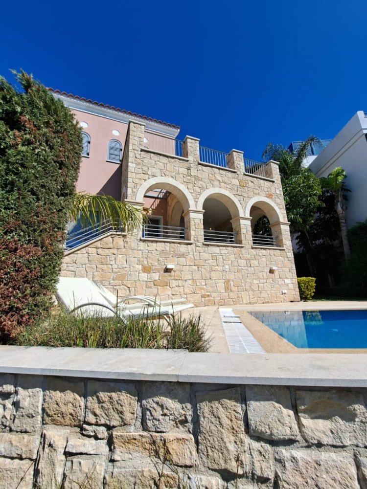 4 bedrooms Villa in Limassol, Cyprus No. 62713
