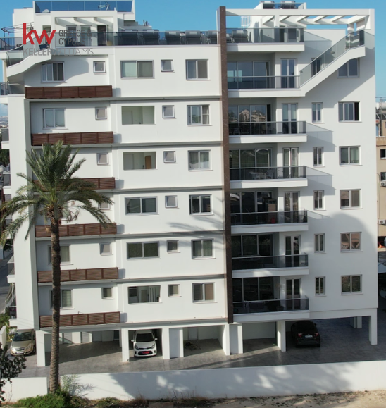 Квартира с 4 спальнями в Ларнака, Кипр № 40114