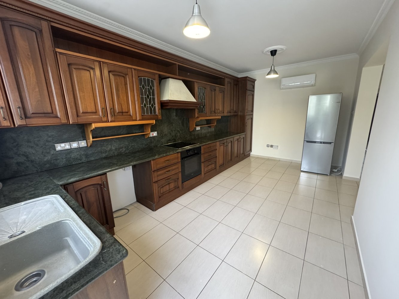 Квартира с 3 спальнями в Ларнака, Кипр № 62673