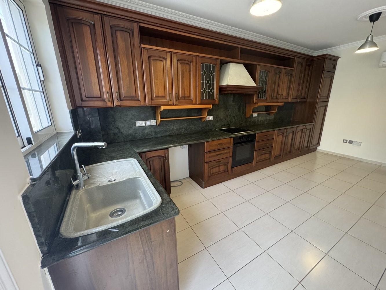 Квартира с 3 спальнями в Ларнака, Кипр № 62673
