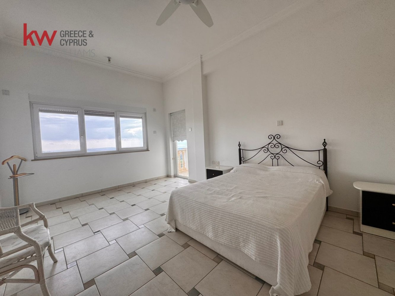 5 bedrooms Villa in Tala, Paphos, Cyprus No. 61184