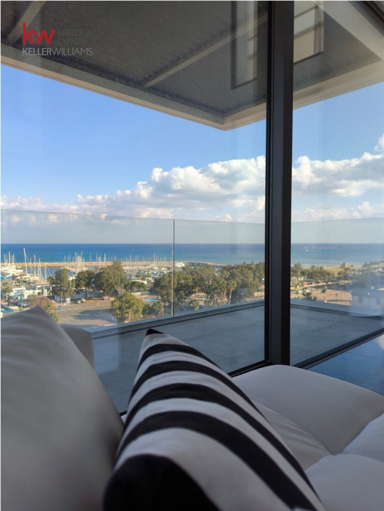 3 bedrooms Apartment in Larnaca, Larnaka, Cyprus No. 39890