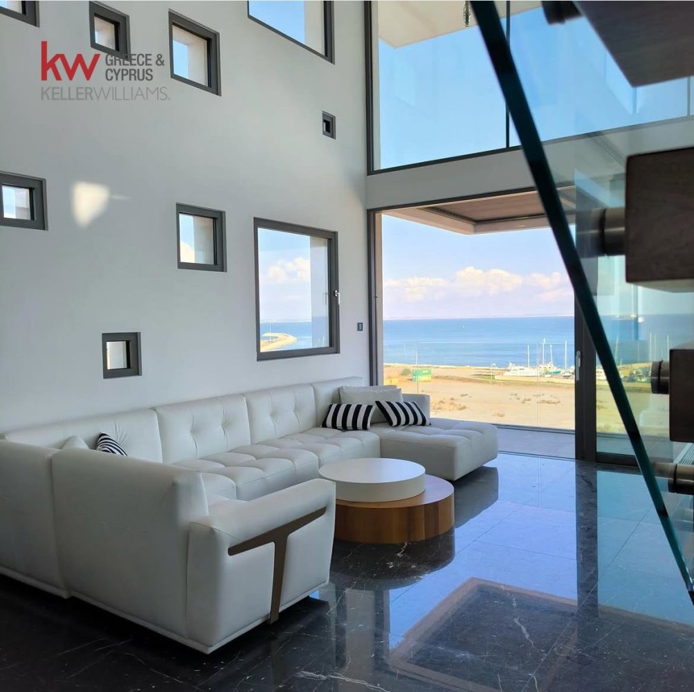 3 bedrooms Apartment in Larnaca, Larnaka, Cyprus No. 39890