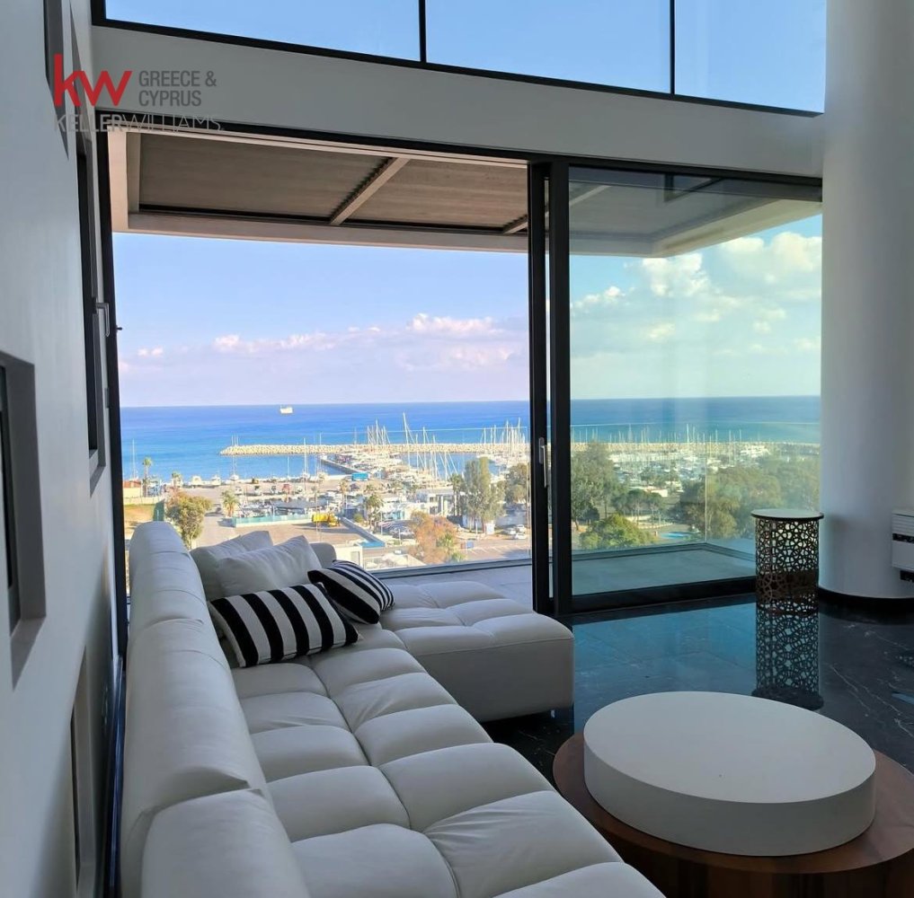 3 bedrooms Apartment in Larnaca, Larnaka, Cyprus No. 39890
