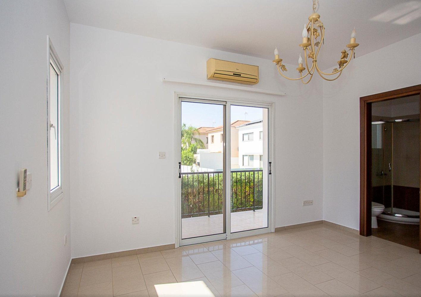 8 bedrooms Townhouse in Aradippou, Larnaka, Cyprus No. 62008