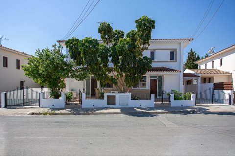 8 dormitorios Adosado en Aradippou, Larnaka, Chipre No. 62008