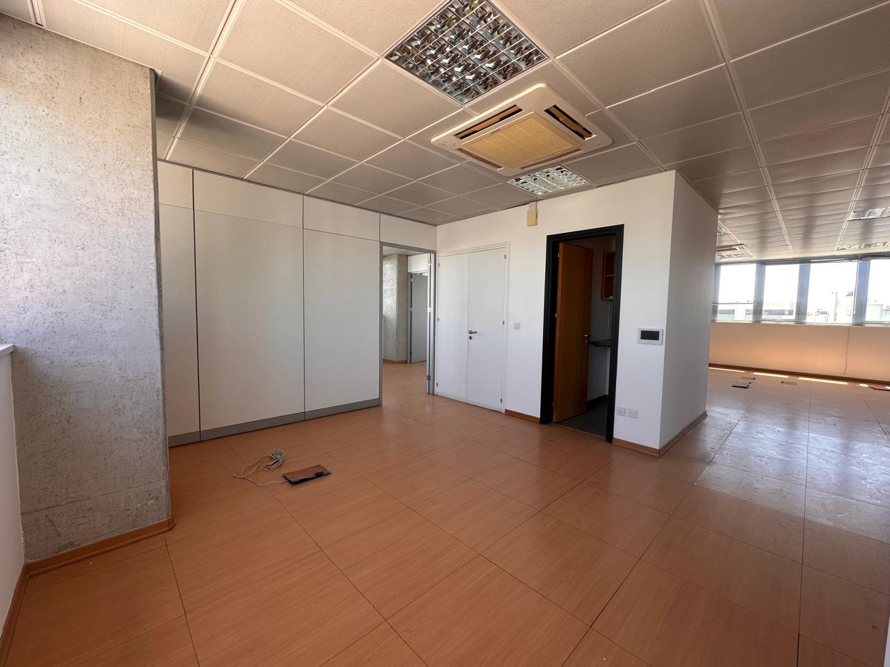 Офис 140м2 в Строволос, Никосия, Кипр № 61385