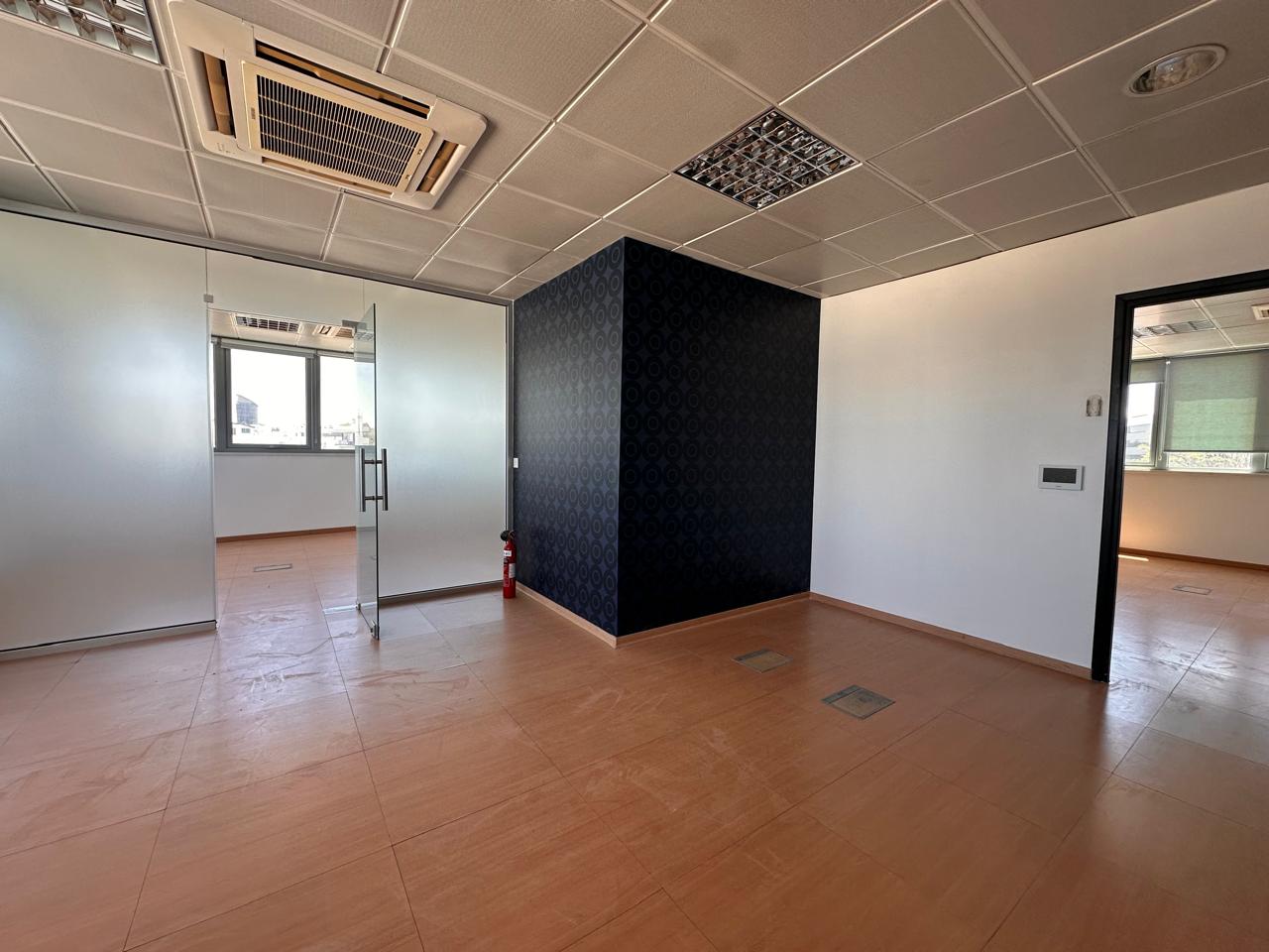 Офис 140м2 в Строволос, Никосия, Кипр № 61385