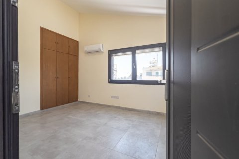 Офис с 3 комнатами в Ларнака, Кипр № 60439