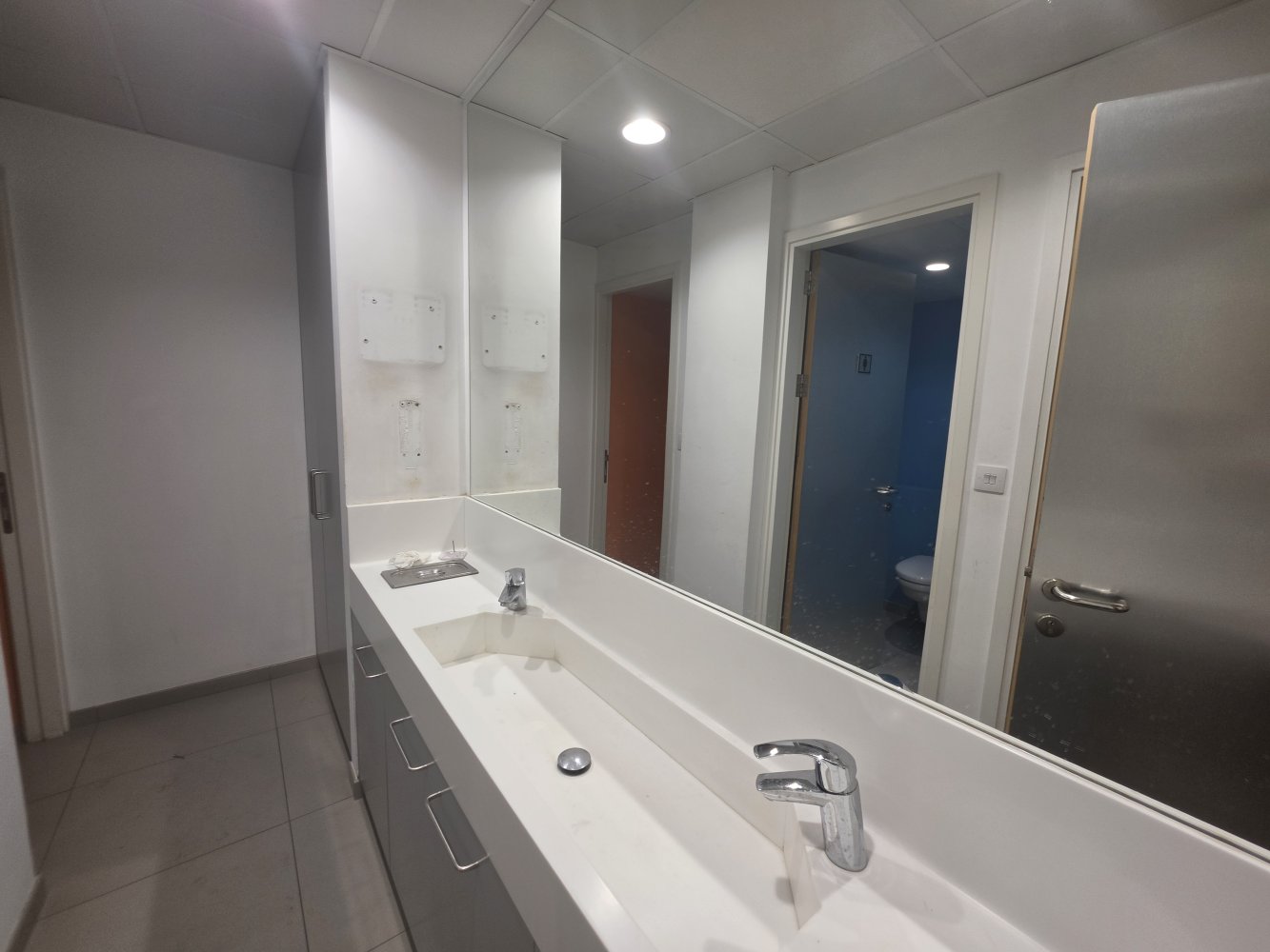 11 habitaciones Oficina en Nicosia, Chipre No. 62062