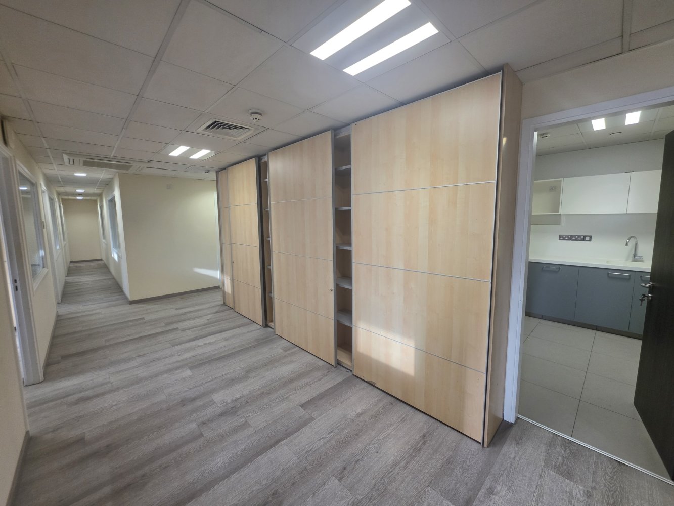 11 habitaciones Oficina en Nicosia, Chipre No. 62062