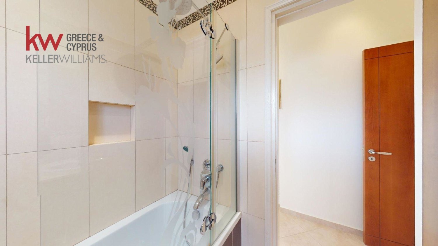5 chambres Villa à Akoursos, Paphos, Chypre No. 60810