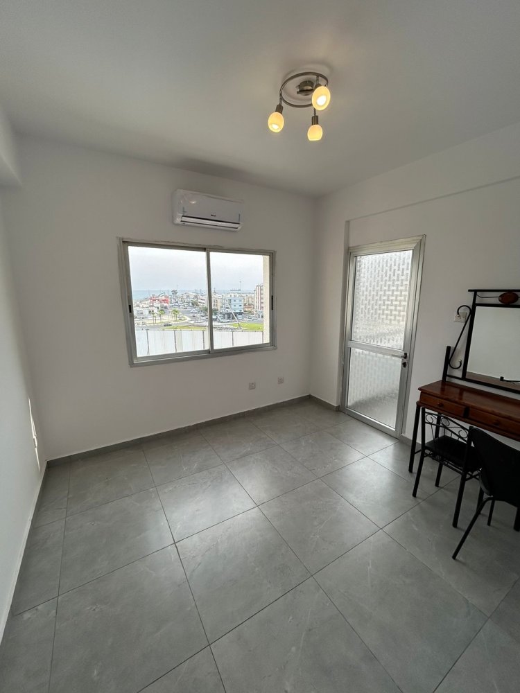 2 bedrooms Apartment in Larnaca, Larnaka, Cyprus No. 40316