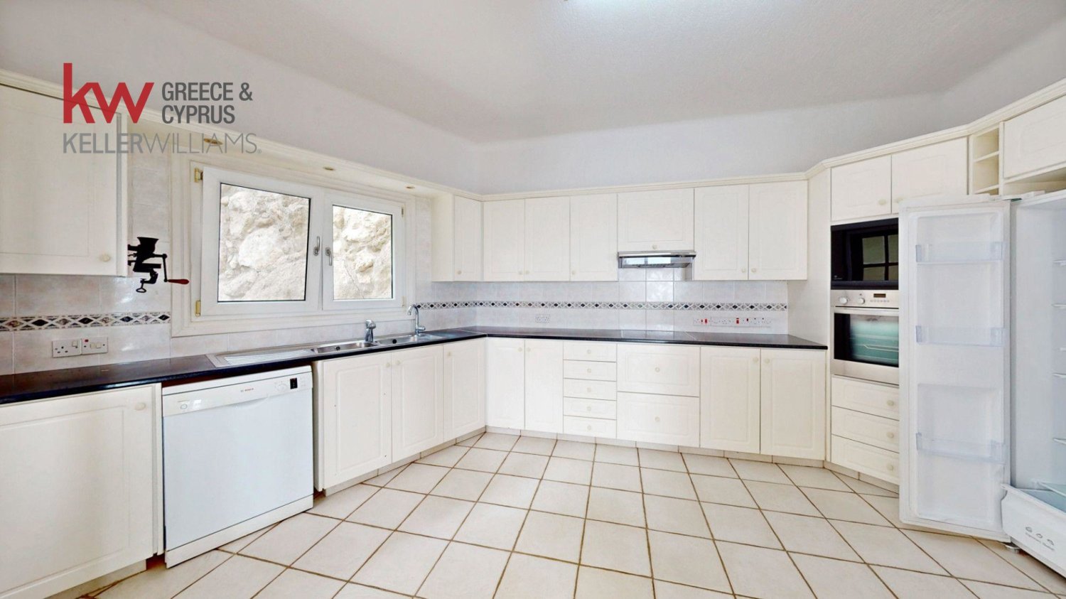 5 chambres Villa à Tala, Paphos, Chypre No. 60356