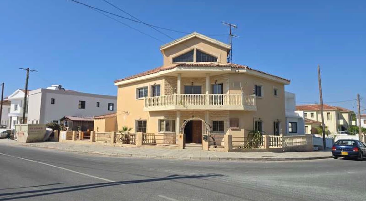 4 bedrooms Villa in Aradippou, Larnaka, Cyprus No. 62383