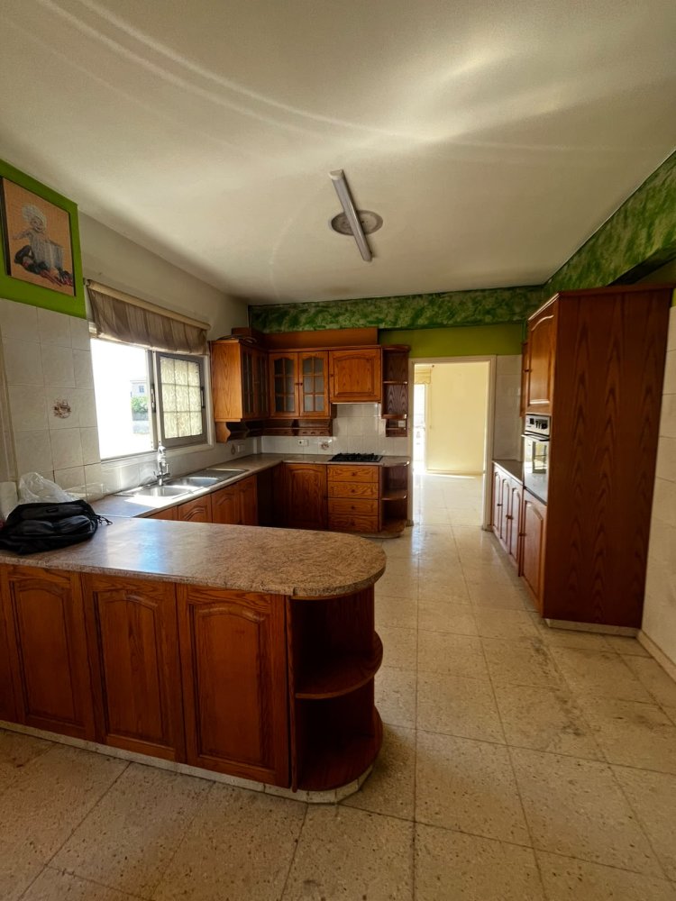 4 bedrooms Villa in Aradippou, Larnaka, Cyprus No. 62383