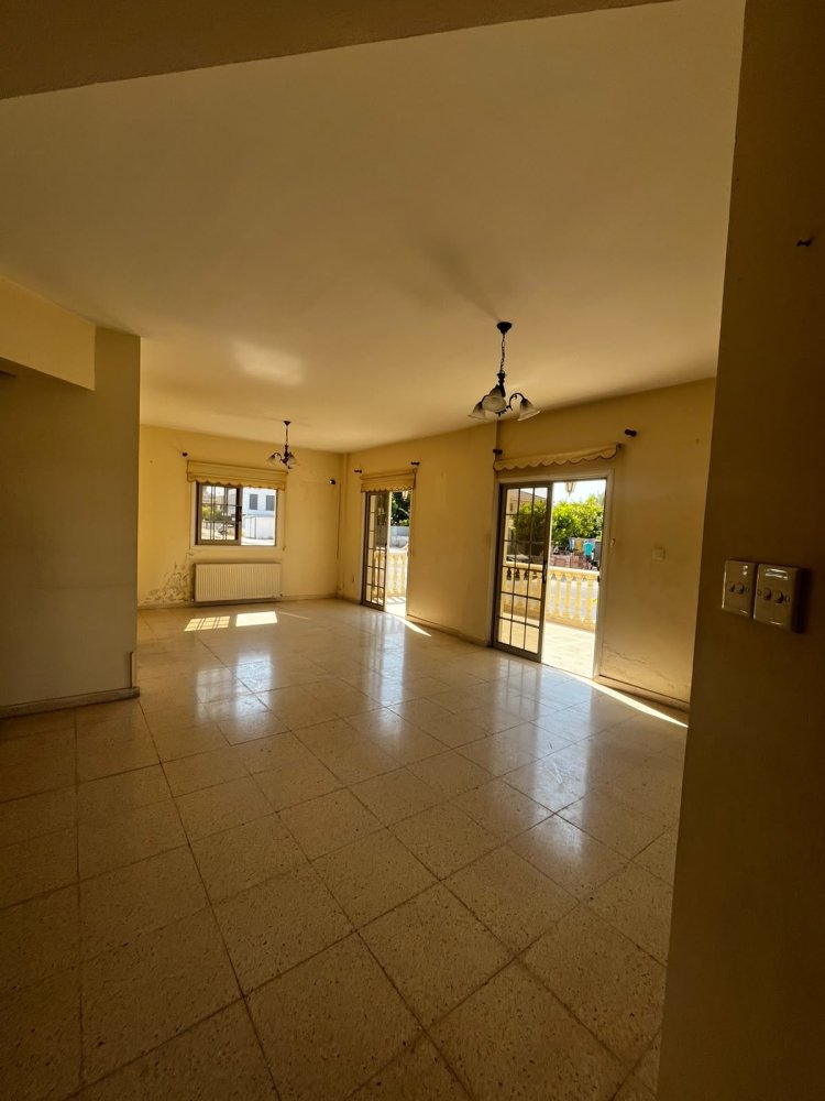 4 bedrooms Villa in Aradippou, Larnaka, Cyprus No. 62383