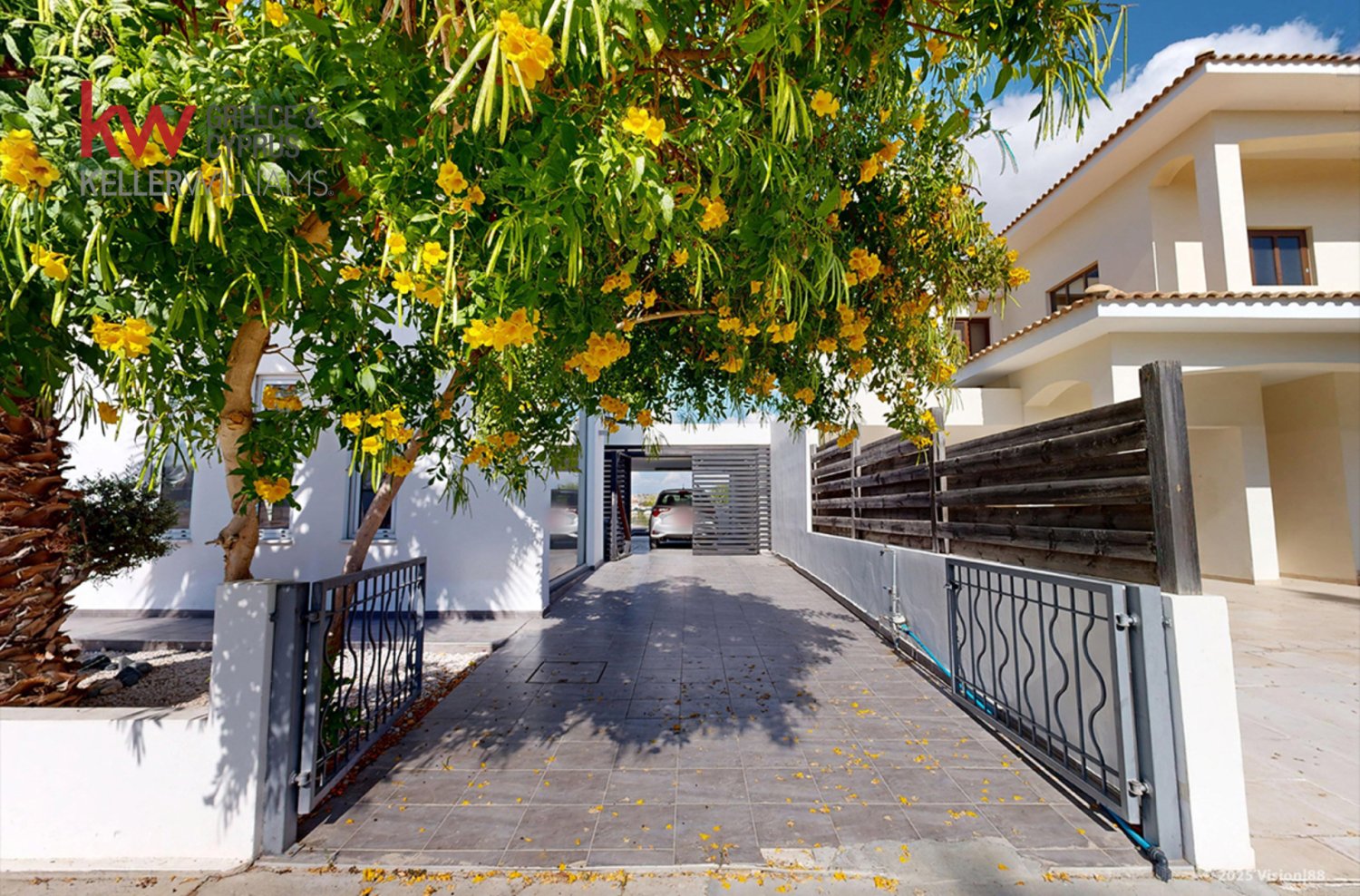 5 bedrooms Villa in Aradippou, Larnaka, Cyprus No. 39590