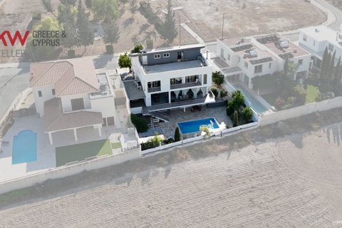 5 bedrooms Villa in Aradippou, Larnaka, Cyprus No. 39590