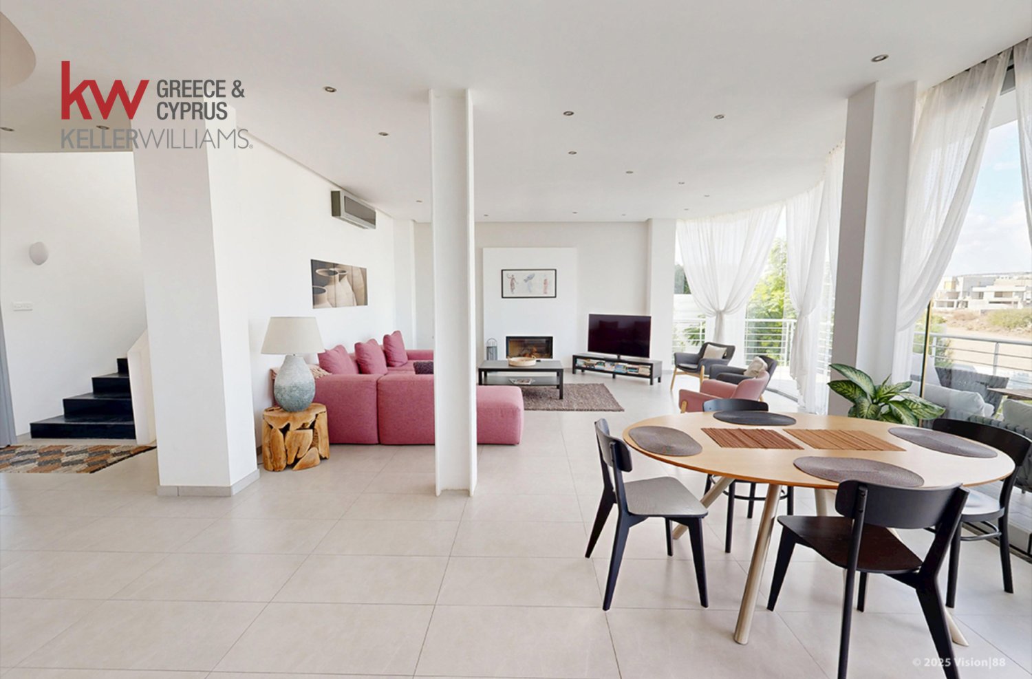 5 bedrooms Villa in Aradippou, Larnaka, Cyprus No. 39590