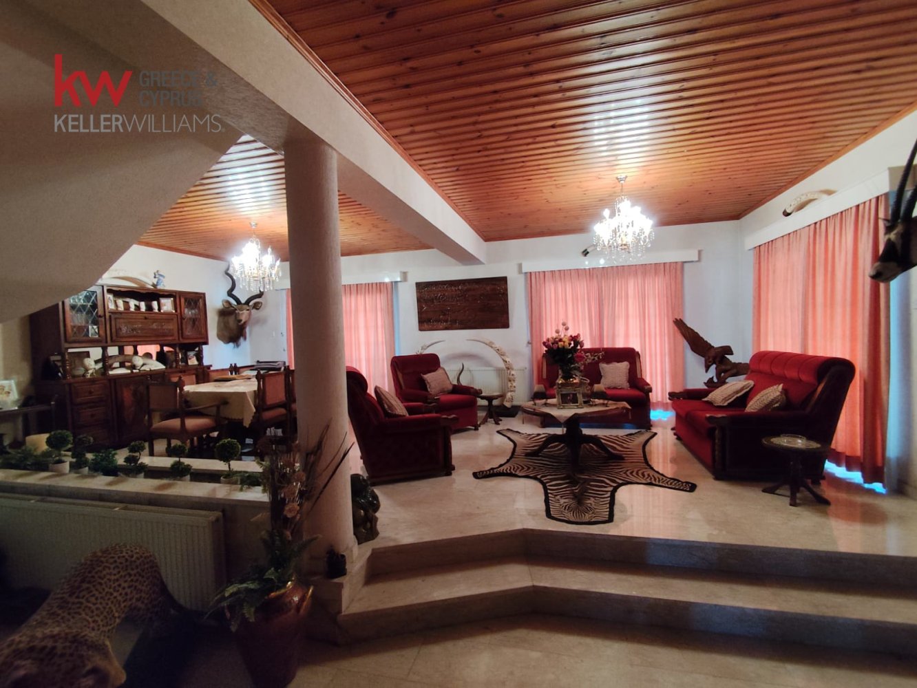 Вилла с 4 спальнями в Ларнака, Кипр № 40598