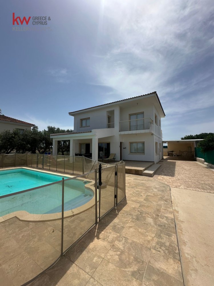 4 bedrooms Villa in Paralimni, Ammochostos, Cyprus No. 40452