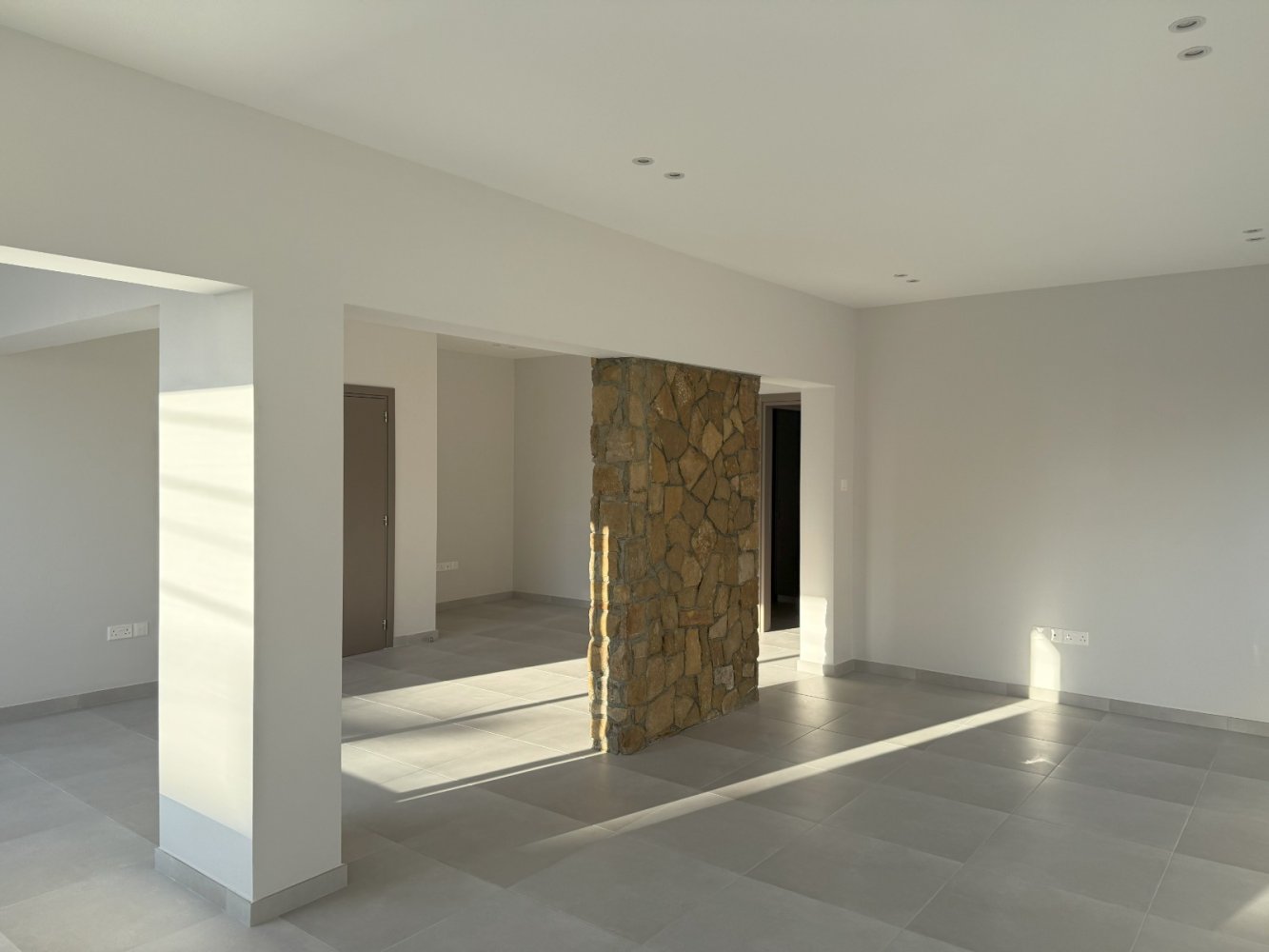 250m2 Oficina en Limassol, Chipre No. 60931