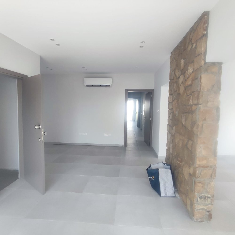 250m2 Oficina en Limassol, Chipre No. 60931