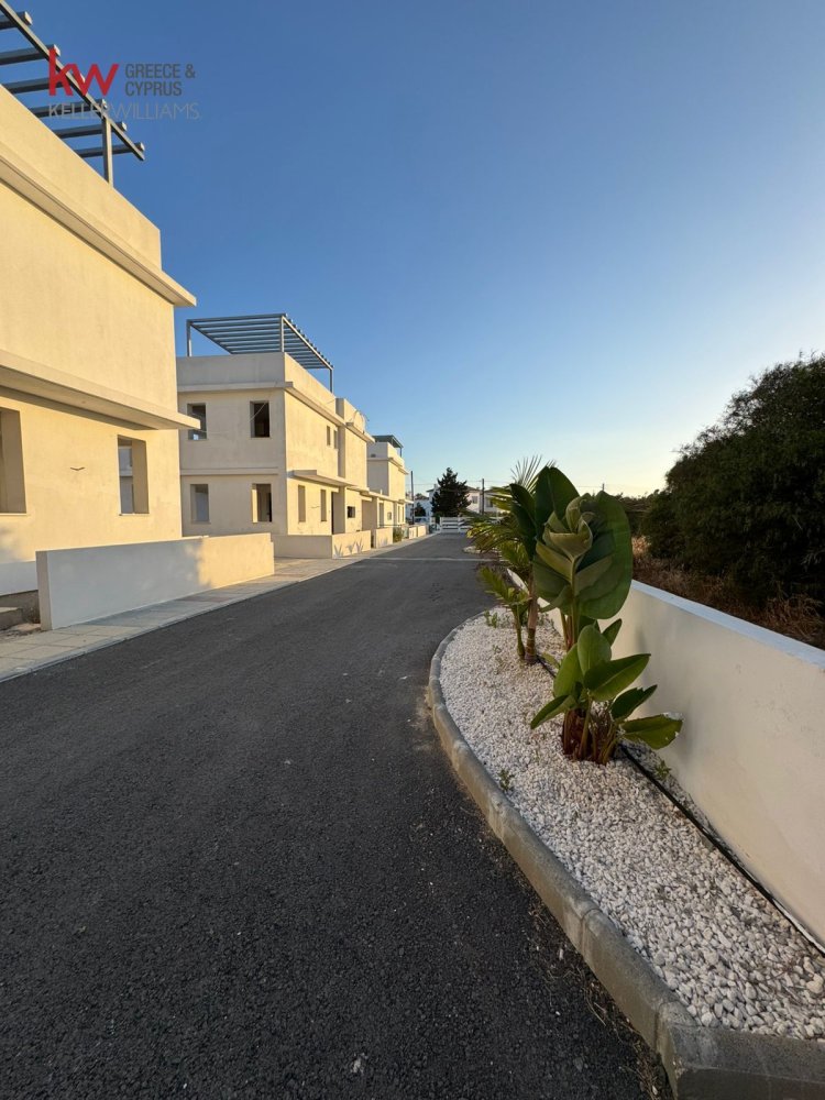 3 bedrooms Villa in Pervolia, Larnaka, Cyprus No. 40026