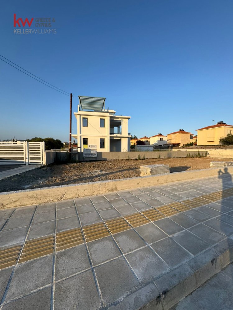 3 bedrooms Villa in Pervolia, Larnaka, Cyprus No. 40026