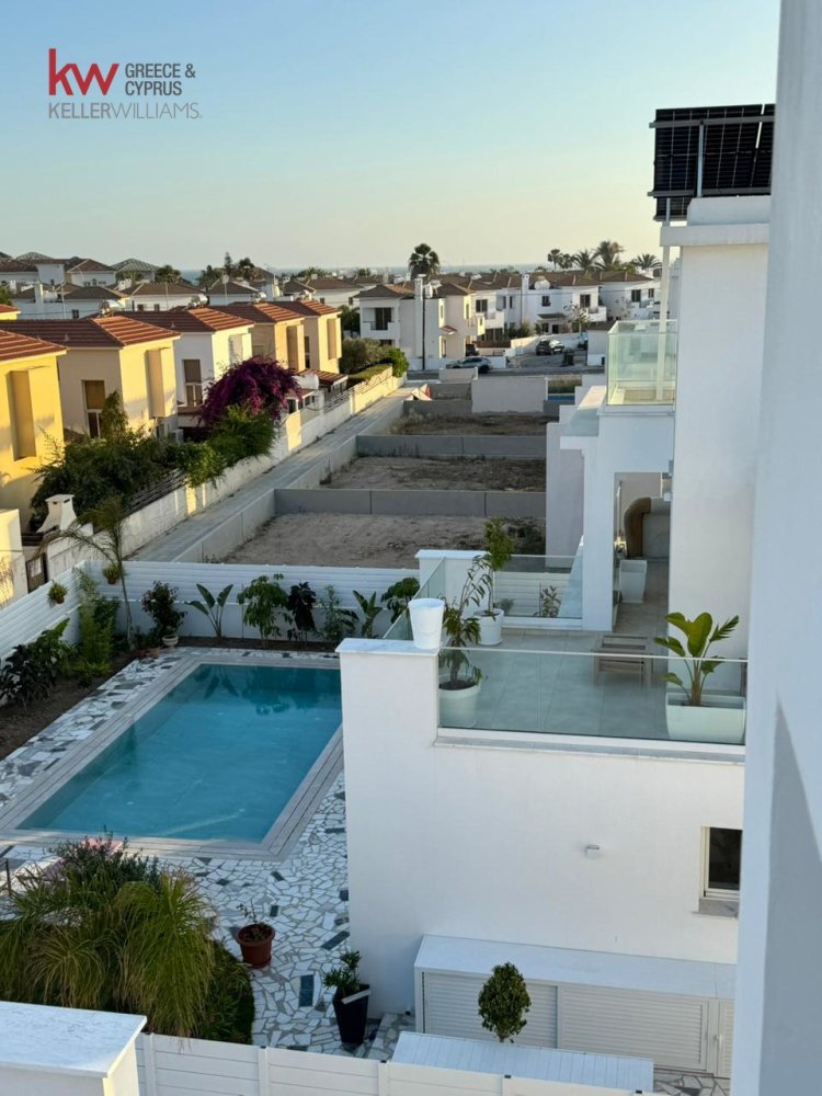 3 bedrooms Villa in Pervolia, Larnaka, Cyprus No. 40026