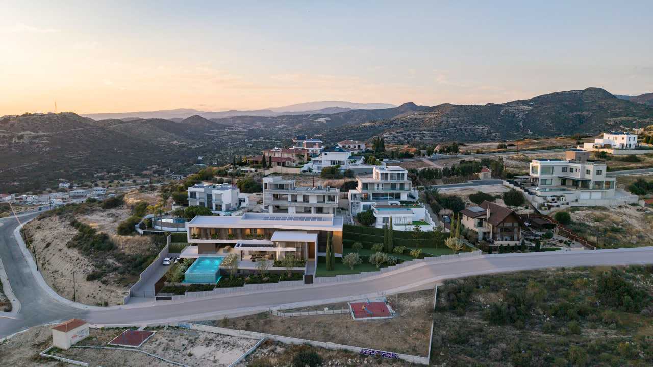 5 bedrooms Villa in Limassol, Cyprus No. 64261
