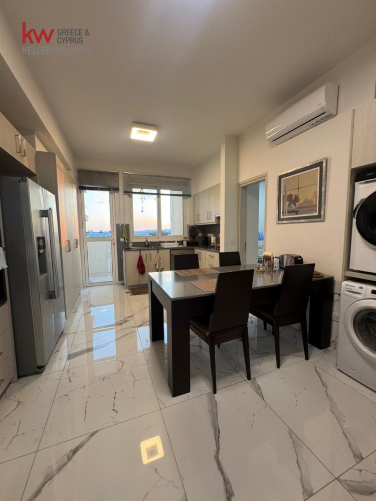 Квартира с 4 спальнями в Ларнака, Кипр № 39605