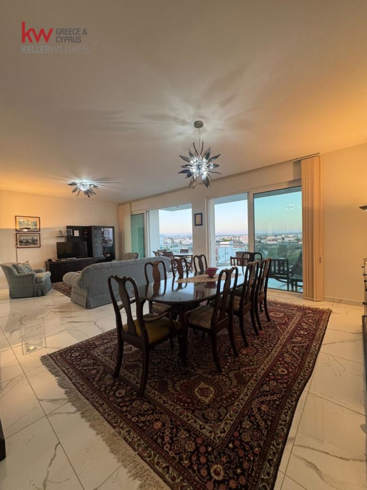 Квартира с 4 спальнями в Ларнака, Кипр № 39605