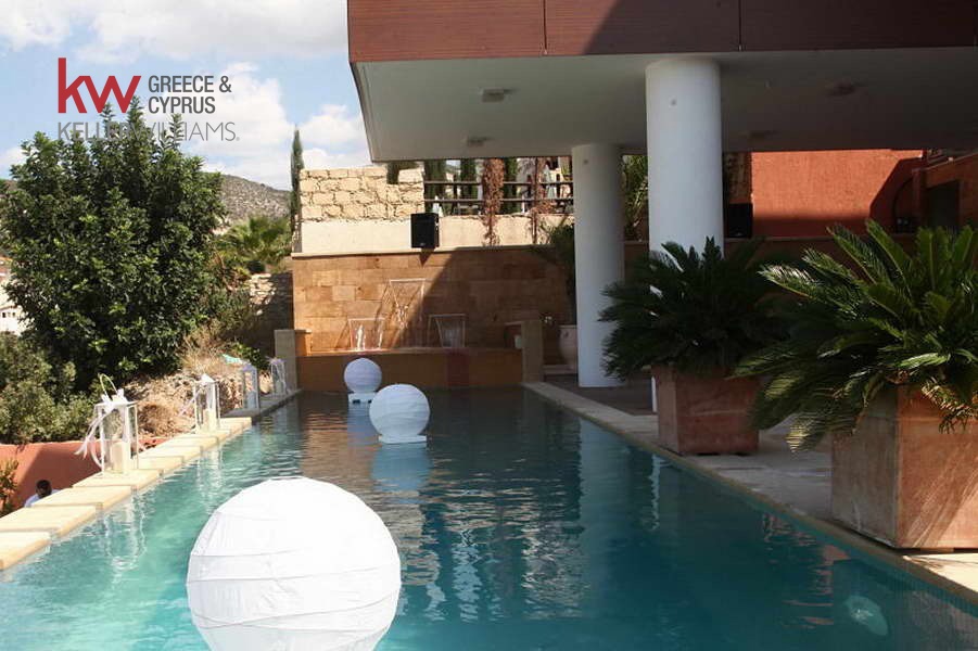 5 bedrooms Villa in Tala, Paphos, Cyprus No. 61185