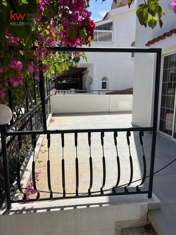 5 bedrooms Villa in Oroklini, Larnaka, Cyprus No. 51821