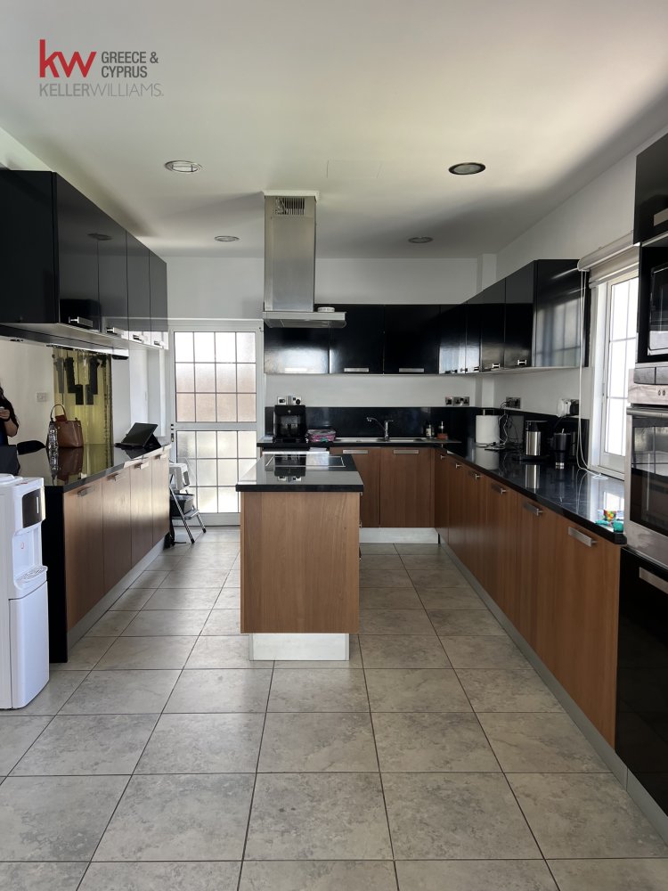 5 bedrooms Villa in Oroklini, Larnaka, Cyprus No. 51821