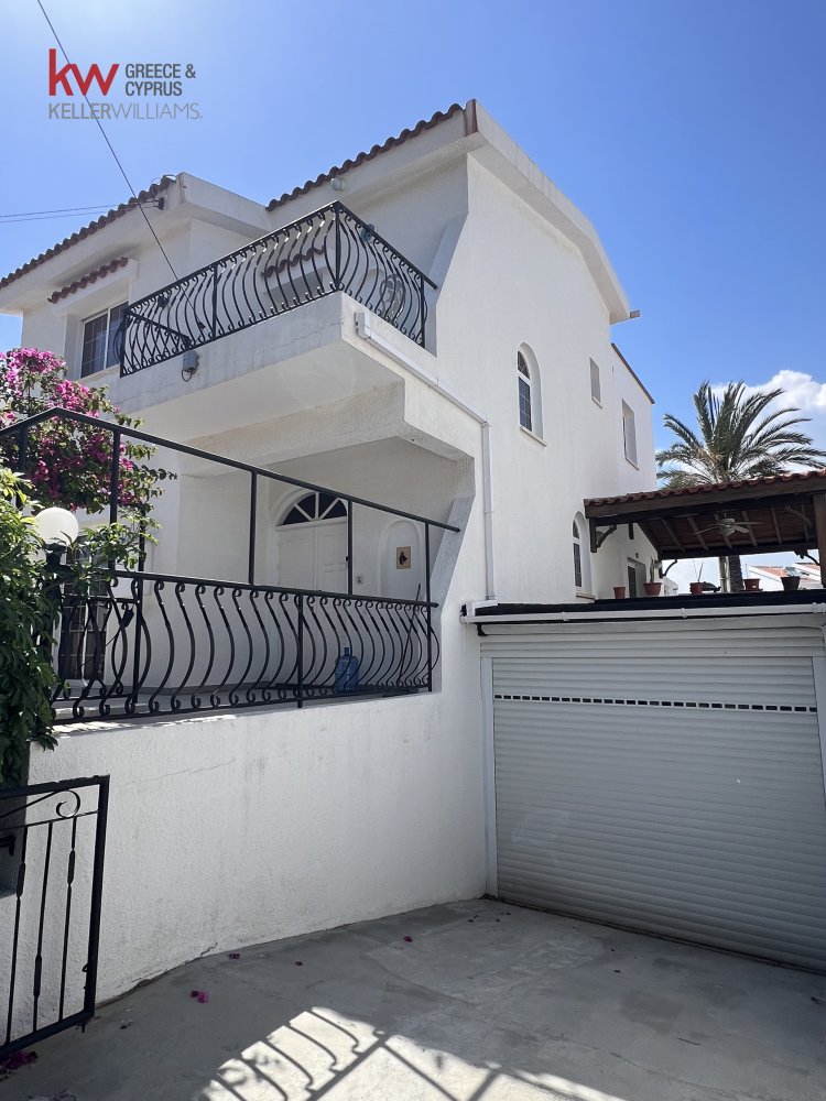 5 bedrooms Villa in Oroklini, Larnaka, Cyprus No. 51821