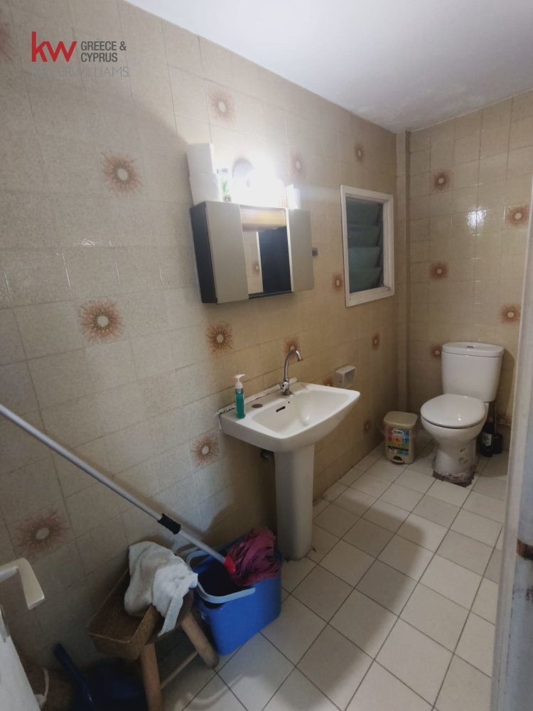 1 room Commercial property in Larnaca, Larnaka, Cyprus No. 39830