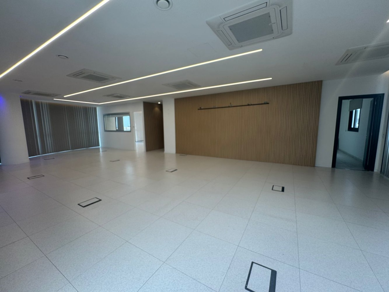 190m2 Local comercial en Omonoia, Limassol, Chipre No. 60933