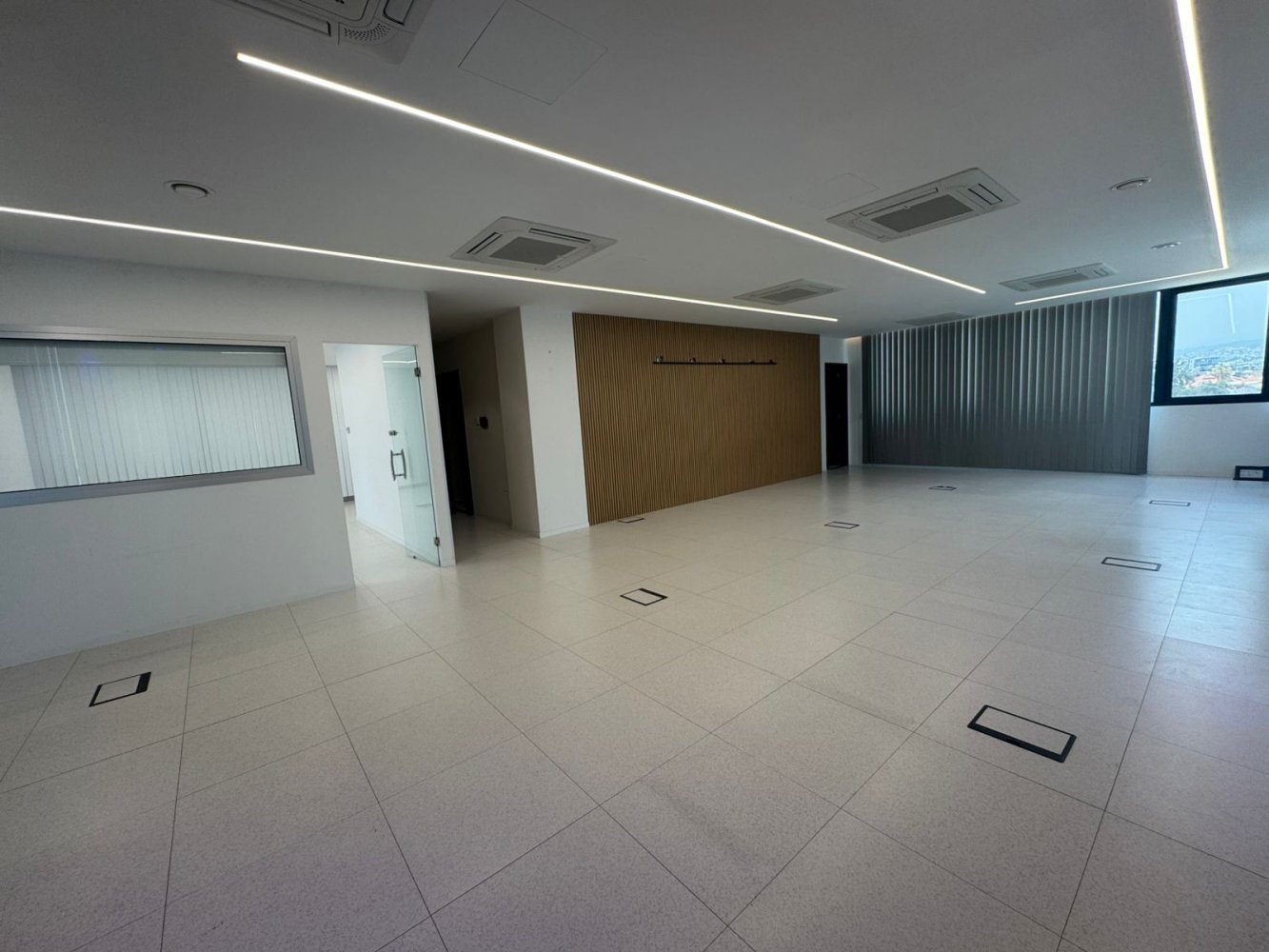 190m2 Local comercial en Omonoia, Limassol, Chipre No. 60933