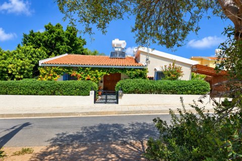 3 dormitorios Bungalow en Kissonerga, Paphos, Chipre No. 58981