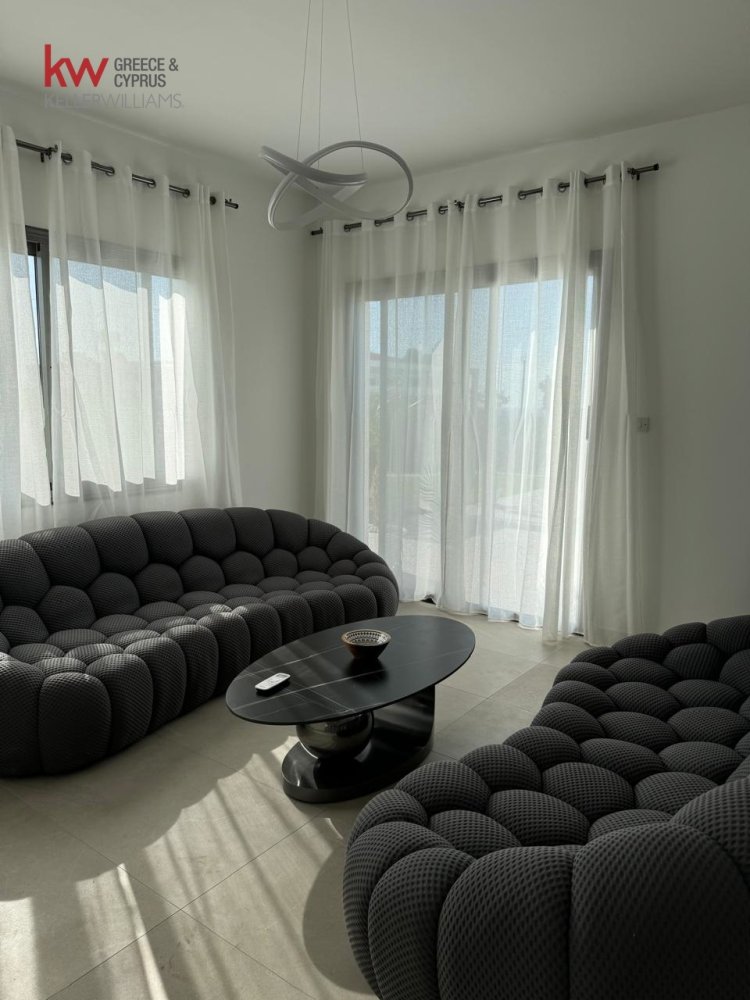 5 bedrooms Villa in Pegeia, Paphos, Cyprus No. 61174