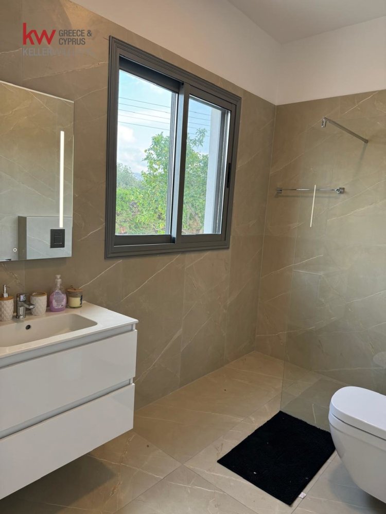 5 bedrooms Villa in Pegeia, Paphos, Cyprus No. 61174