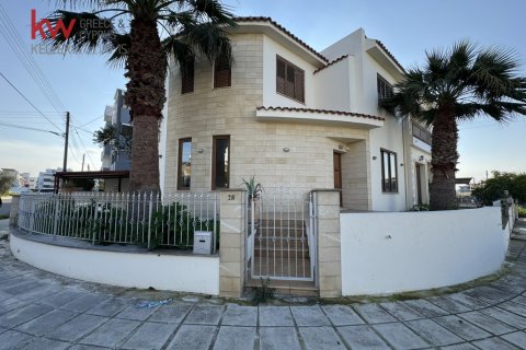 4 bedrooms Townhouse in Strovolos, Nicosia, Cyprus No. 39835