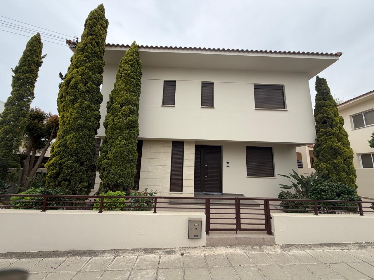 Вилла с 4 спальнями в Арадипу, Ларнака, Кипр № 61453