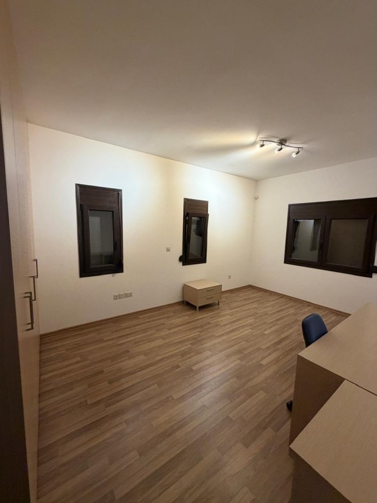 Вилла с 4 спальнями в Арадипу, Ларнака, Кипр № 61453