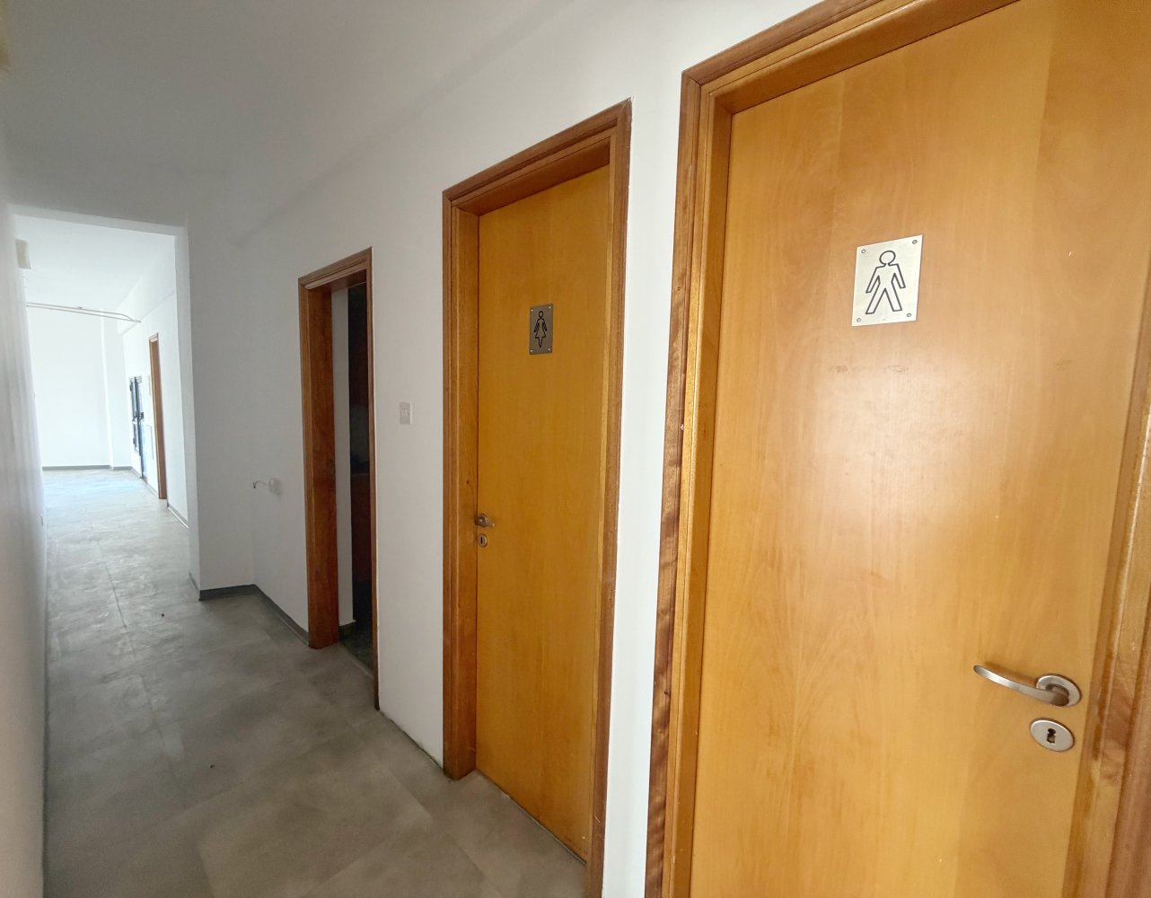 300m2 Commercial property in Germasogeia, Limassol, Cyprus No. 62123