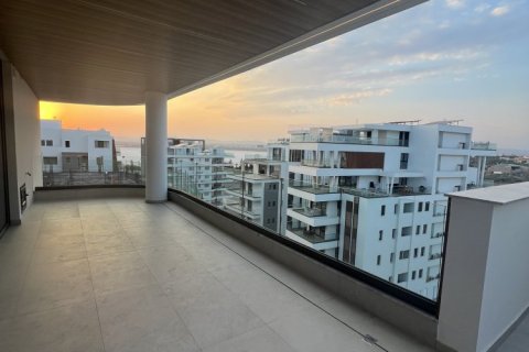 Квартира с 3 спальнями в Ларнака, Кипр № 39967